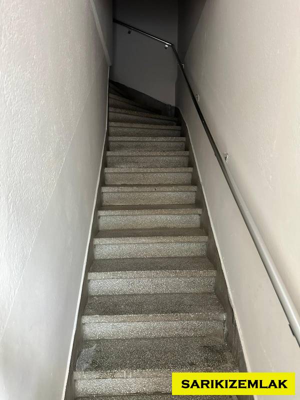 3712